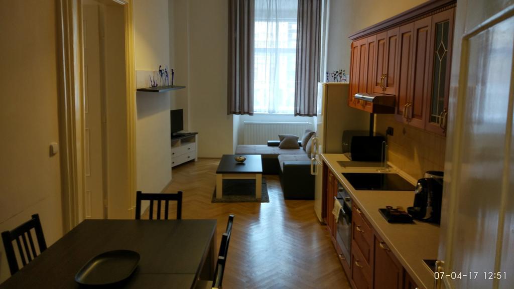 Apartments Tynska 7 ปราก ภายนอก รูปภาพ