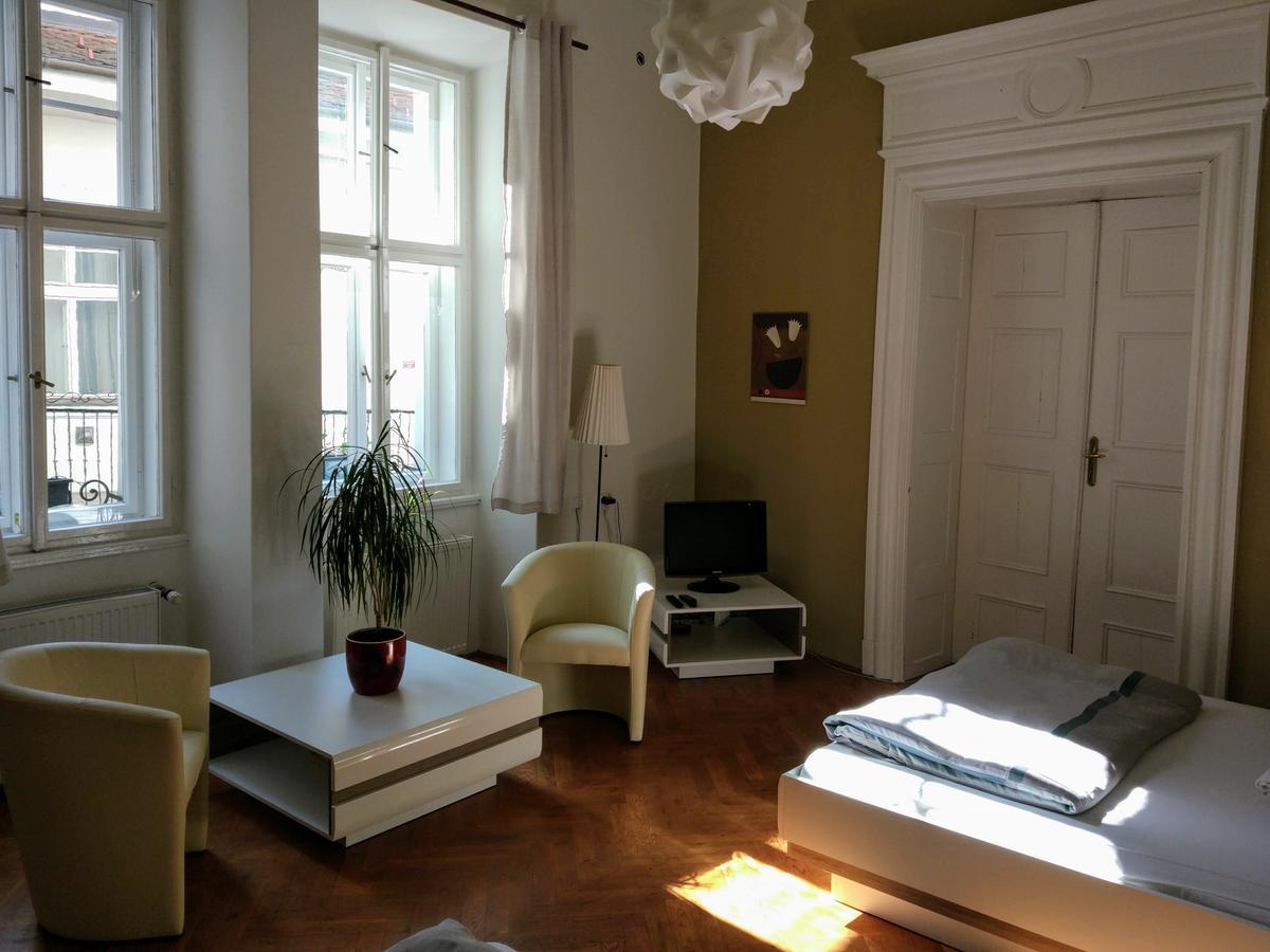Apartments Tynska 7 ปราก ภายนอก รูปภาพ
